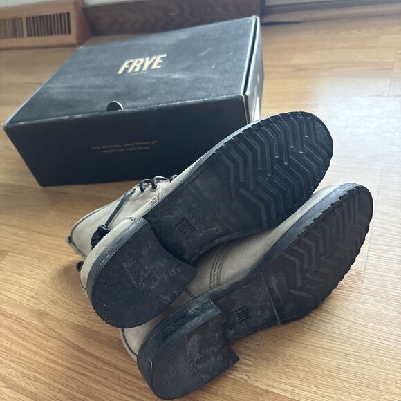 FRYE Veronica Distressed Gray Leather Lace-up Ankle Combat Boots Womens 8.5B - Picture 3 of 3